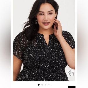 Torrid CHIFFON RUFFLE FRONT BLOUSE music note pattern sz 2